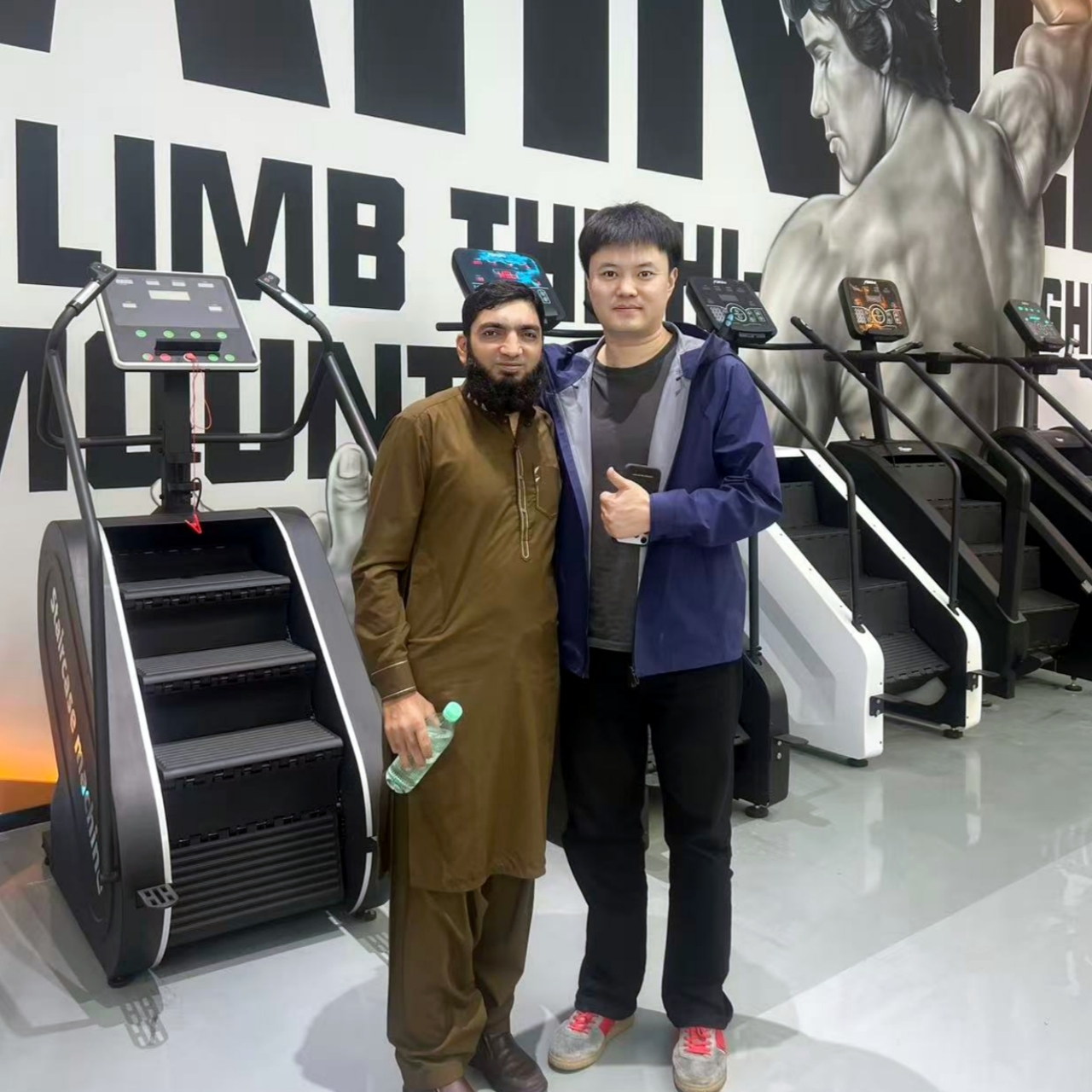 иингруис Фитнесс Екуипмент Тецхнологи Цо., Лтд. је успешно завршио наруџбу од 30 закривљених трака за трчање за пакистанске купце